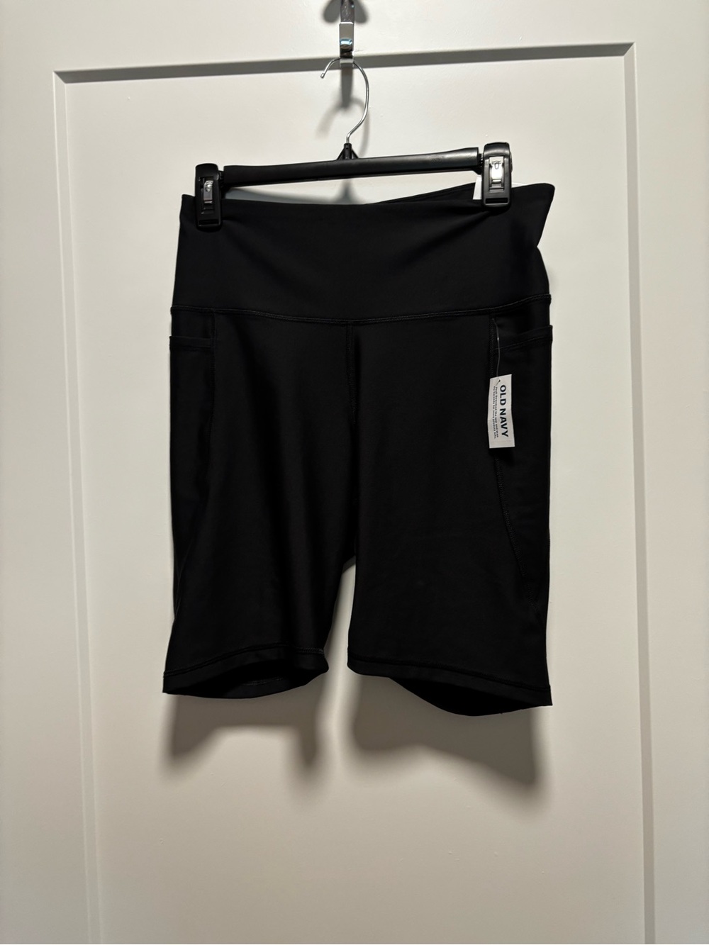 Old Navy Black High-Waist Bike Shorts with Side Pockets